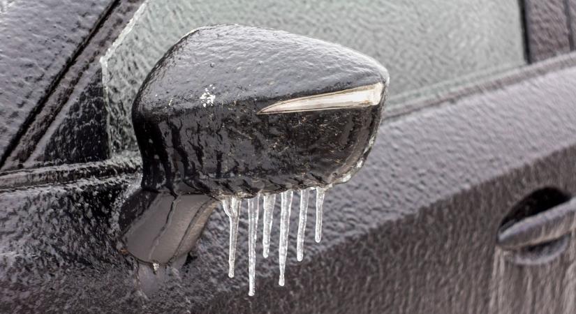 Jégpáncél boríthatja az utakat kedden