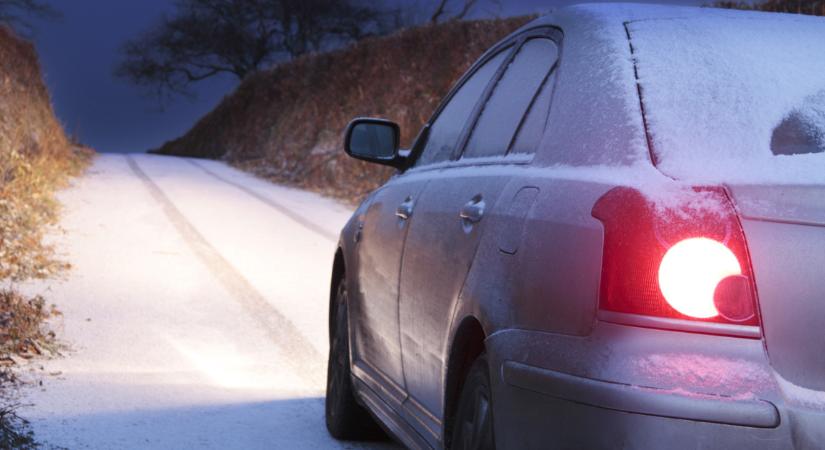 Ónos eső, hófúvás? Így vezess csúszós úton!