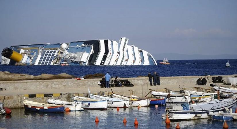 Zátonyra futott egy óceánjáró, majd felborult - rengetegen haltak meg