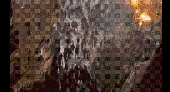 Irán a robbanásponton – Több száz halott, Trump beavatkozással fenyeget