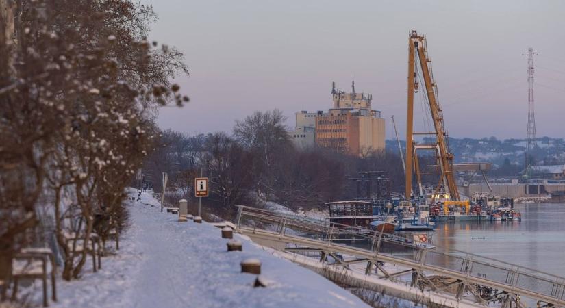 Korlátozás: Zárlat lépett életbe a Dunán Mohácsnál