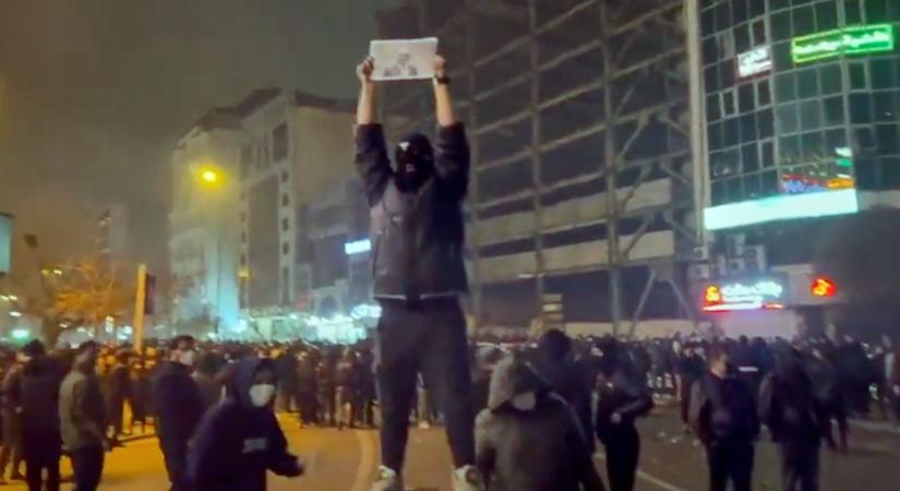 Valami szörnyűség készülhet: Irán azonnali elhagyására szólította fel állampolgárait az Egyesült Államok