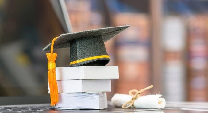 Mennyit ér a bölcsészdiploma? Mutatjuk, mire számíthattok pályakezdőként