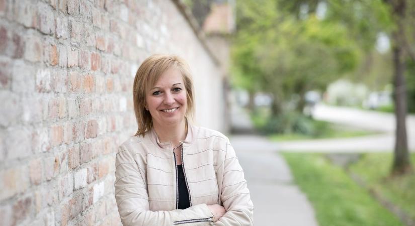 Kézzelfogható segítség: vásárlási utalvány és tűzifa a rászorulóknak