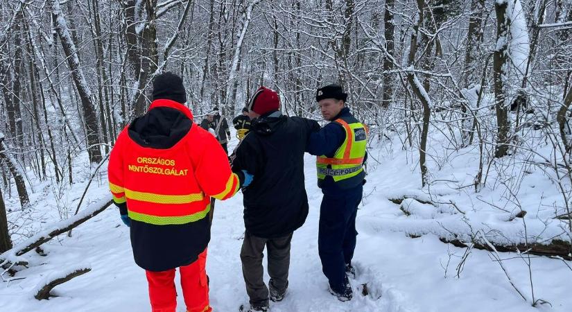 Majdnem megfagyott egy túrázó a Bükkben, mert elcsúszott, és a 116-os számon próbált segítséget kérni