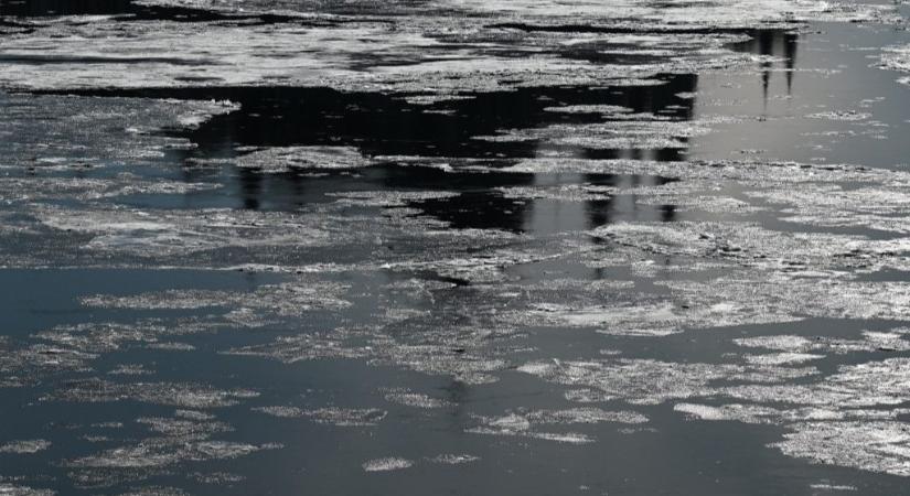 Jégzajlás miatt hajózási zárlatot rendeltek el a Dunán