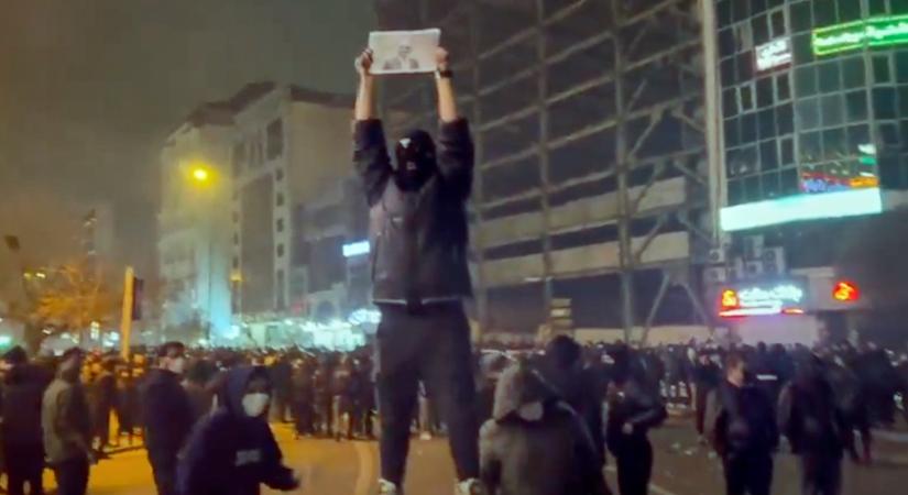 Irán azonnali elhagyására szólította fel állampolgárait az Egyesült Államok