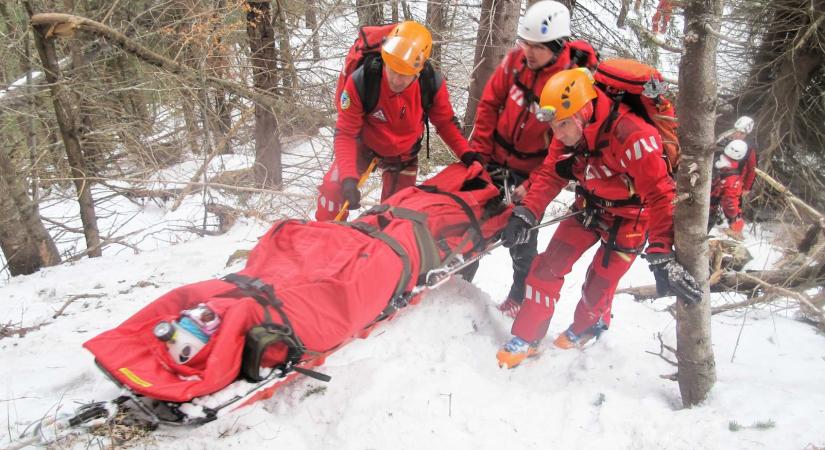 Mentés a mínusz 20 fokos hidegben: élve találták meg a Máramarosi-havasokban eltűnt ukrán fiatalt