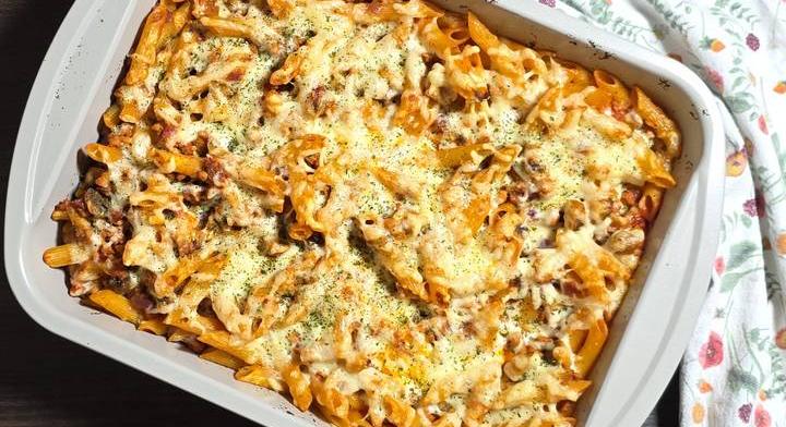 Darált húsos, sajtos, gombás rakott tészta: gyors, laktató és mennyei