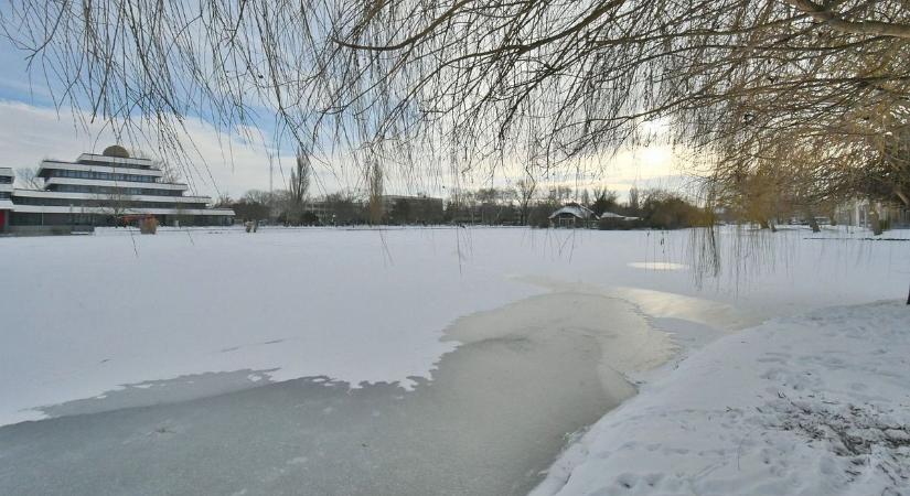 Befagytak a fehérvári tavak, de életveszélyes rájuk lépni