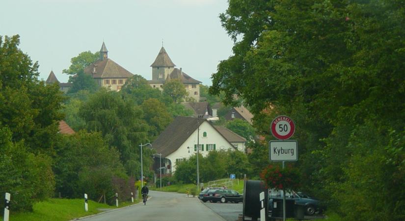 Raymond Carver a lefejező tuskóra hajtotta a fejét Kyburg várában