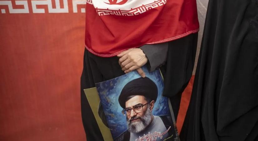 Trump 25 százalékos vámháborút hirdet Irán üzleti partnerei ellen