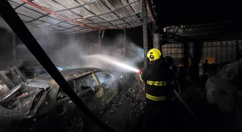 Hatalmas lángokkal égett egy műhely Nicken - fotók