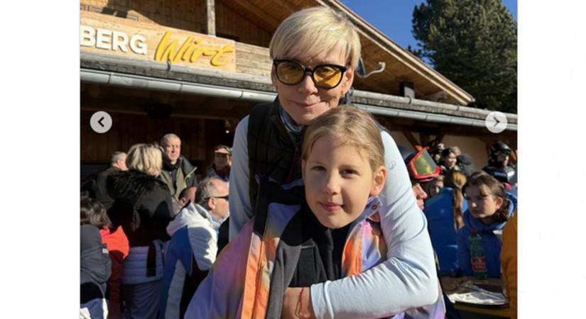 Jakupcsek Gabriella szép szőke unokájától elájulunk