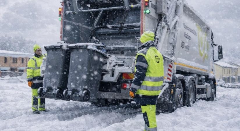 Hóban, fagyban is dolgoznak a kukásautók Győrben