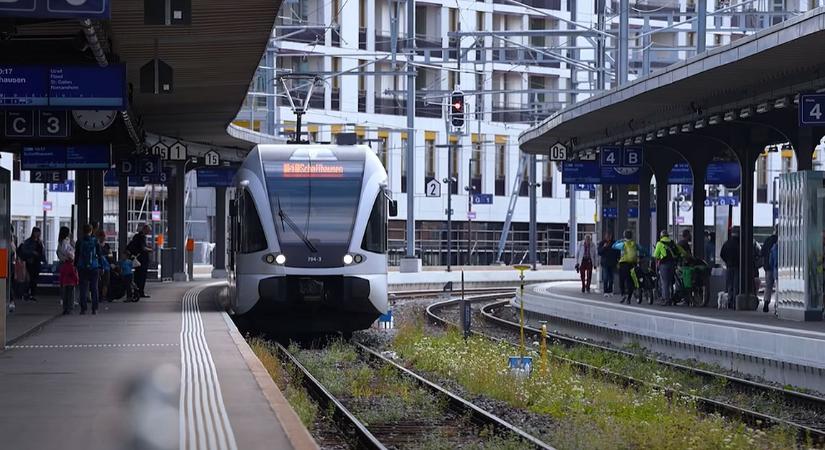 Lázár János megmutatta, milyen vonatok érkeznek a Debrecen és Záhony közti vonalra – videóval