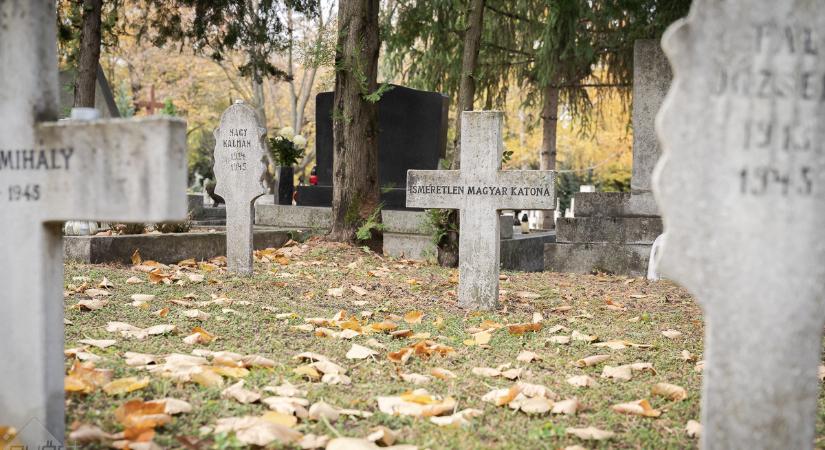 A temetők már kinyitottak, a politikai vita azonban tovább folytatódik