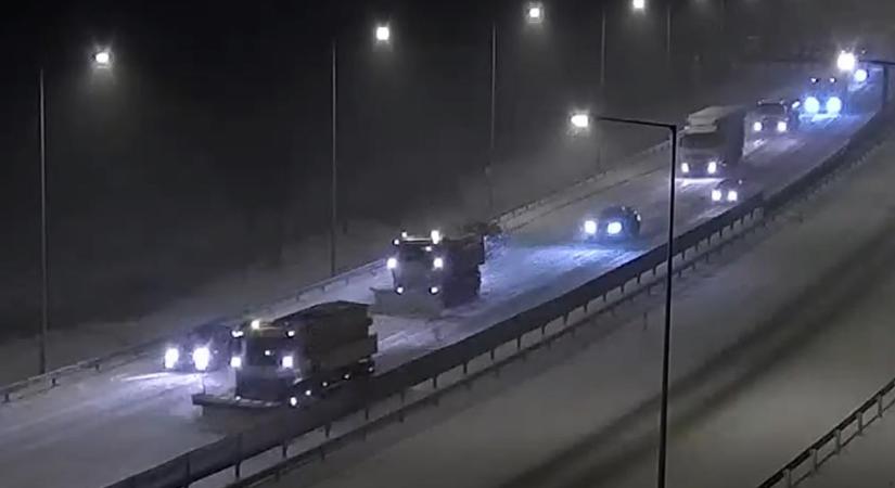 Úgy előzgették a hókotrókat az M30-ason, mintha nem lenne holnap