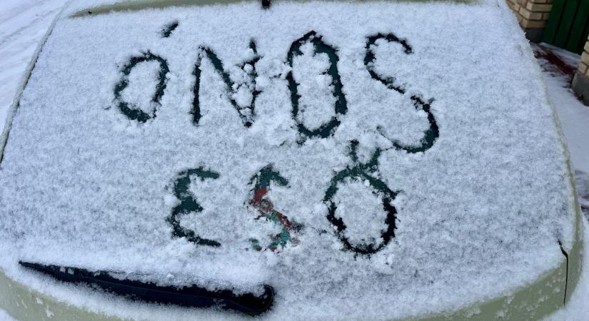 Ónos eső miatt jegesednek a repülőterek: Bécsi és pozsonyi járatok szünetelnek