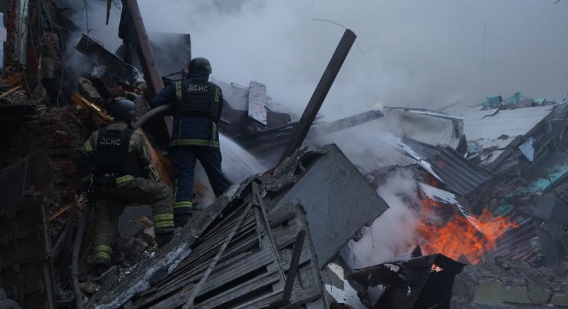 Éjjel rakétákkal és drónokkal mért csapást ukrajnai célpontokra az orosz hadsereg