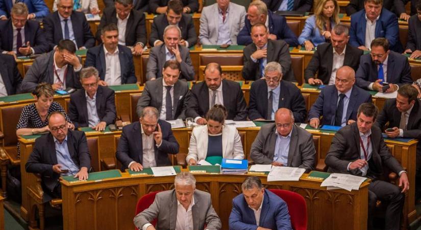 Már a megalakulás előtt kicsinálnák az új kormányt – Profi csapat készíti elő az „alkotmányos puccsot”