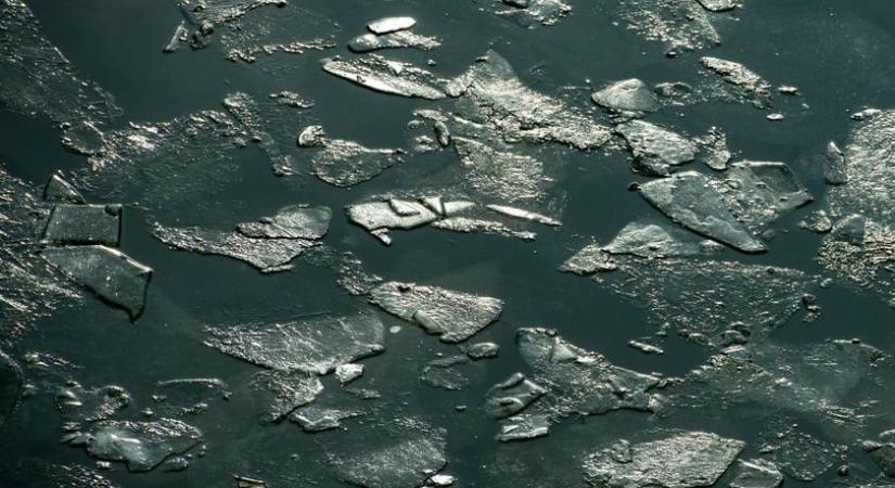 Jégzajlás van a Dunán: hajózási zárlatot rendeltek el