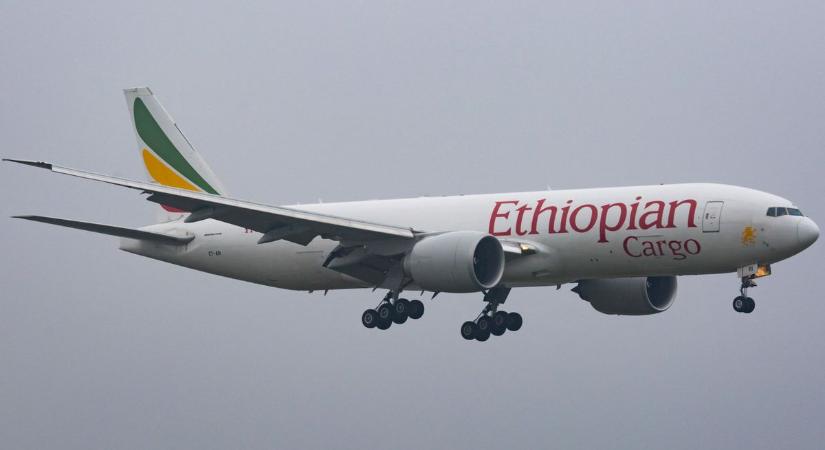 Most érkezett: bezárt Ferihegy – megcsúszott gurulás közben a világ legnagyobb kéthajtóművese