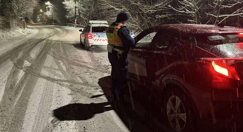 Nem elég, hogy jeges az út, volt, aki még piával is nehezített