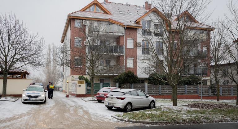 Rendőrök, mentők és tűzoltók jelentek meg hétfőn Dudás Miklós házánál