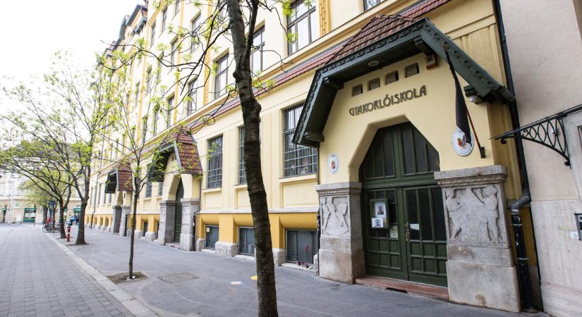 Lángok csaptak fel a Budapesti Fazekas Mihály Gimnáziumban, kiürítették az épületet