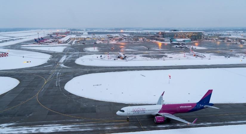 Leállt a jég miatt a ferihegyi repülőtér is
