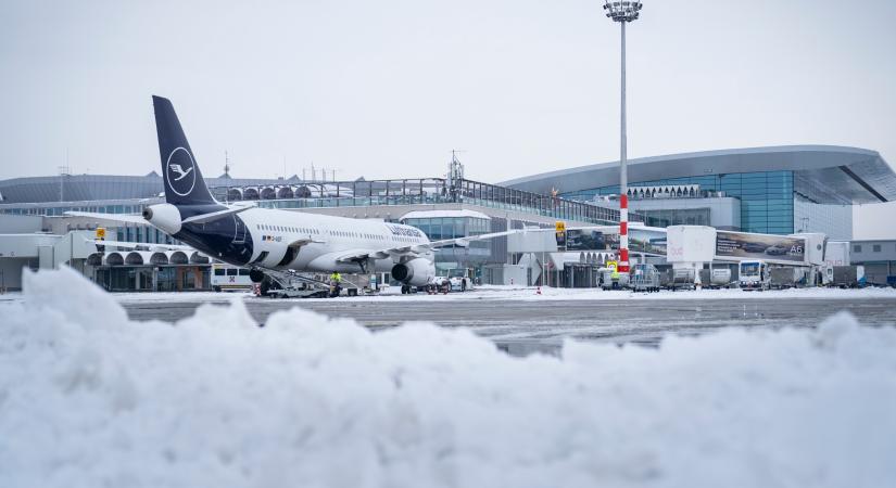 Átmenetileg leállt a forgalom a Liszt Ferenc Nemzetközi Repülőtéren