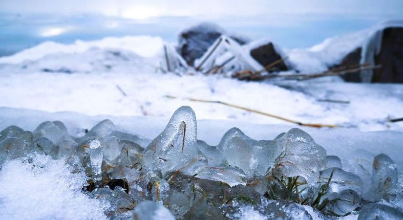 Már az űrből is látni a befagyott Balatont – káprázatos felvételek műholdról