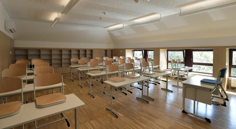 Tűz ütött ki a budapesti Fazekas Gimnáziumban, a tűzoltók is kivonultak