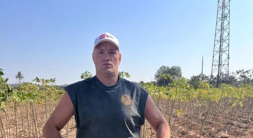 Mi történt? Thaiföldi krumpliföldön tűnt fel a legendás bokszoló – videó
