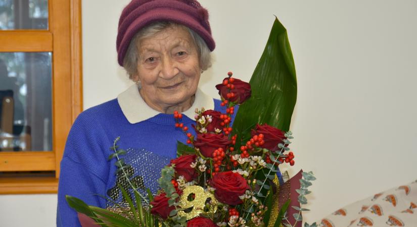 Kilencvenedik születésnapját ünnepelték Anna néninek a Szolnoki Görögkatolikus Templomban