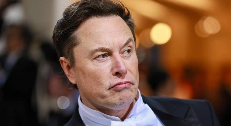 Elon Musknak nincs ínyére az Apple és a Google partnersége