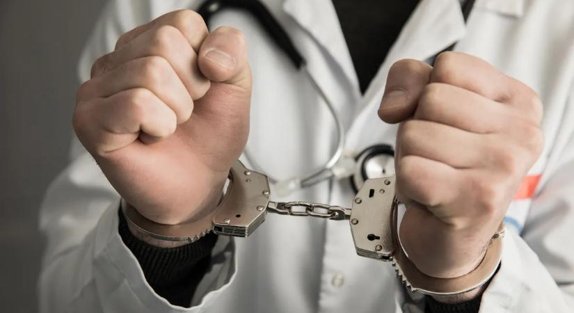 Felfoghatatlan: Híres írónő alig kétéves fia halt meg a kórházban