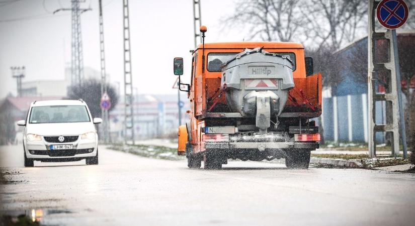 Vigyázat, csúszik! Ónos eső és hó nehezítheti a közlekedést