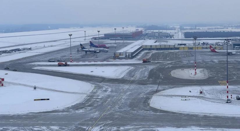 Lázár János bejelentkezett: Ilyen a helyzet a Liszt Ferenc Nemzetközi Repülőtéren