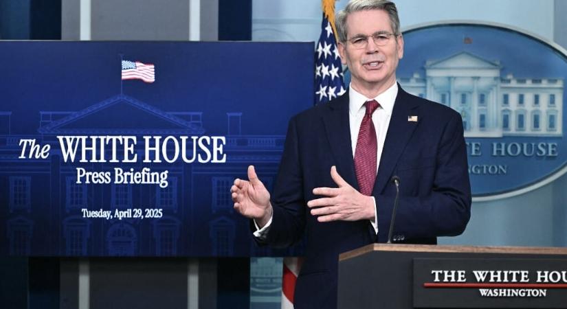 Nem örül Trump pénzügyminisztere annak, hogy nekimentek a Fed-vezérnek