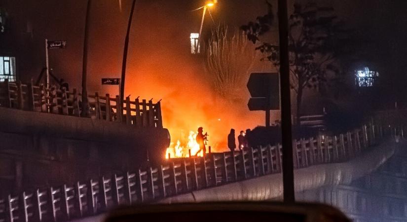 50 százalékos infláció, végsőkig elkeseredett lakosság – nem Trumpon múlik, hogy pusztul-e a 47 éves iráni rezsim