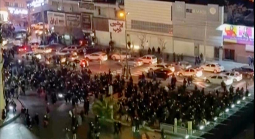 Egy iráni illetékes szerint már mintegy kétezer halottja van az iráni tüntetéseknek