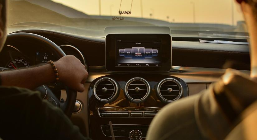 Műszaki vizsga: ennyit kell fizetni az autósoknak januártól az emelés után