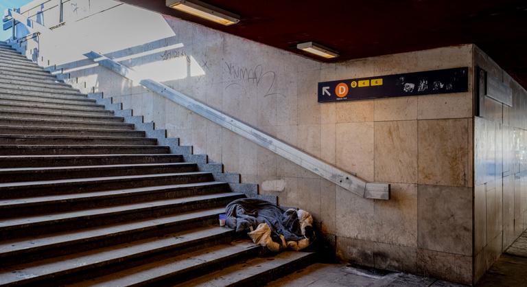 „Köszönöm a takarót a cuki rendőröknek, megmentettek az aluljáróban a fagyhaláltól”