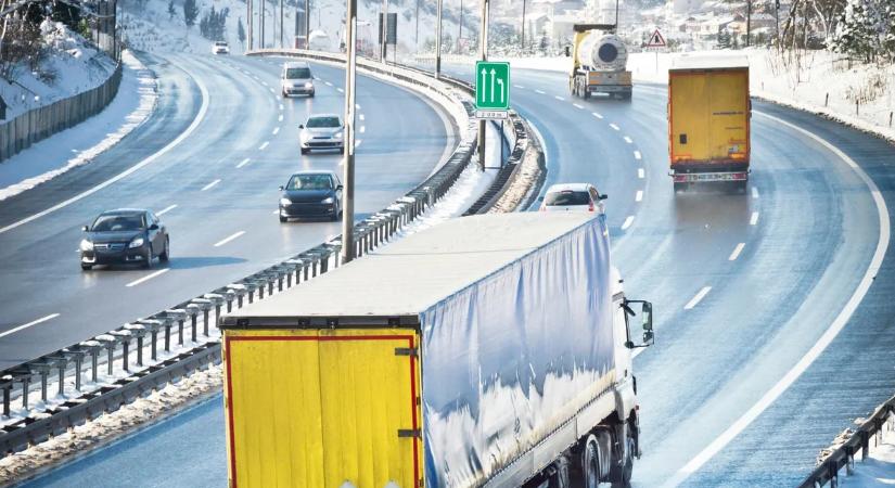 Brutális baleset az M3-ason, lezárták az egyik lehajtót