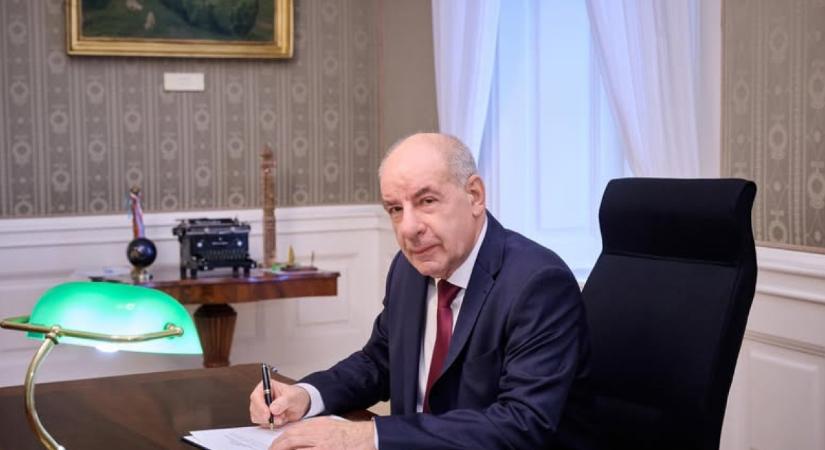 Naponta több mint 70 millió forintot dorbézolt el Sulyok Tamás Párizsban