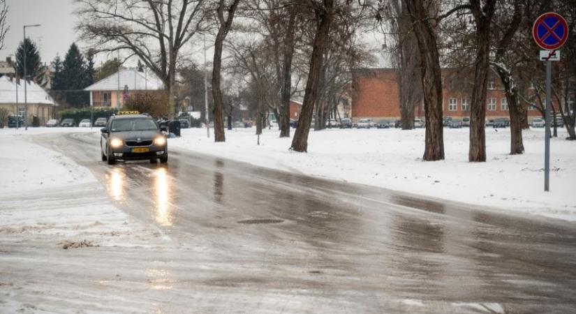 „Ne induljon útnak” – rendkívüli figyelmeztetést adott ki a Kormányzati Tájékoztatási Központ az ónos eső miatt