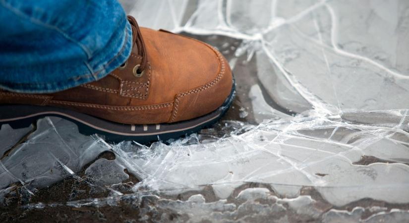 Így nem fog csúszni a cipőd talpa még a legnagyobb jégben sem, pár másodperc alatt kész a csodaszer