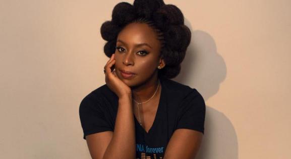 „A legrosszabb rémálom” – kisfiát gyászolja az egyik legismertebb nigériai írónő